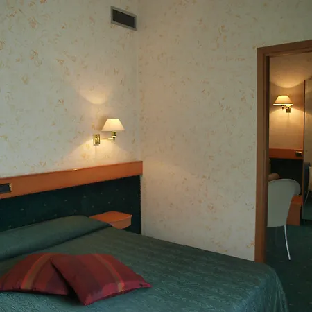 ホテル Eurohotel 3*