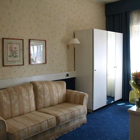 Eurohotel ホテル 3*